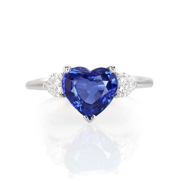 anillo zafiro azul talla corazón