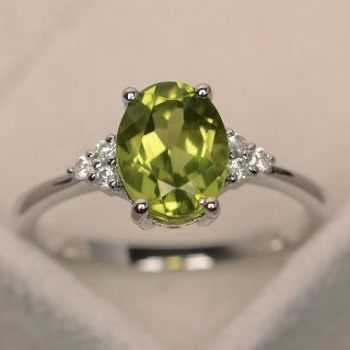 anillo peridoto verde talla oval
