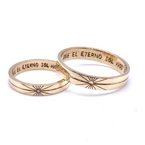 alianzas de boda con diseño personalizado y diamante