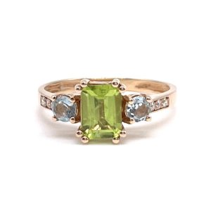 anillo oro rosa con peridot talla princesa, aguamarinas y diamantes