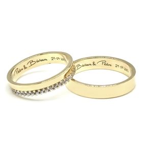 alianzas de boda oro amarillo plana lisa, y con fila de diamante en uno de los bordes externo